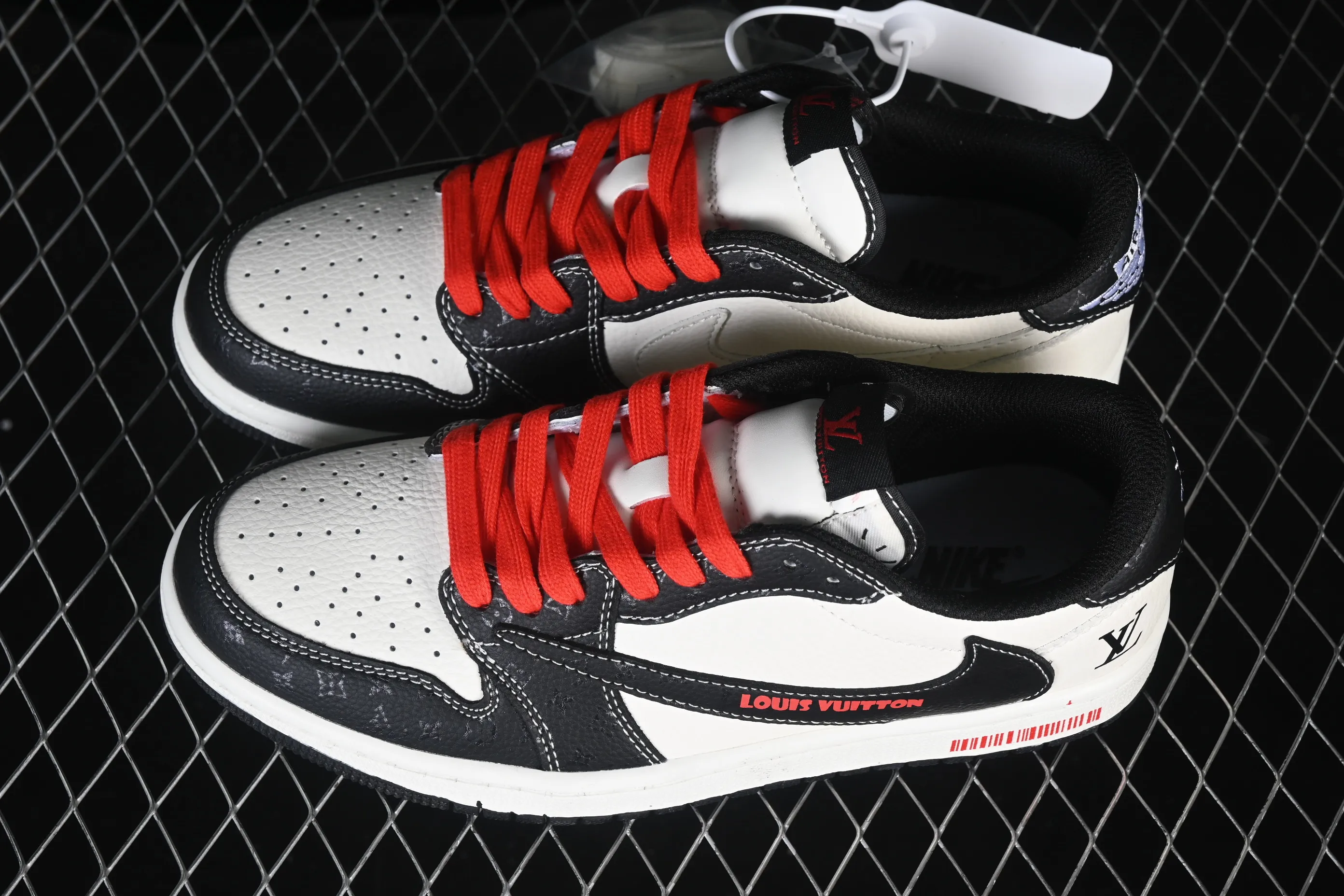 All categories Air Jordan Jordan series basketball shoes Air Jordan 1 Low High-end customized low-top sneakers Travis Scott x Fragment Design x Air Jordan 1 Low OG SP AJ1 Joe 1 joint white and black embossed low-top cultural casual sneakers DZ2688-008